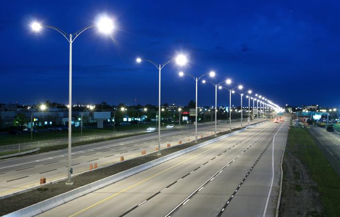 How to Maintain Distance Between LED Pole Lights?