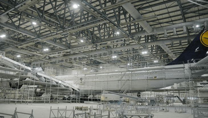 Choosing Optimal Lighting for Aircraft Hangars: A Guide to Enhanced Efficiency and Safety